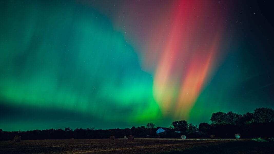 How Long Are the Northern Lights Visible? When to See Them – Hollywood Life
