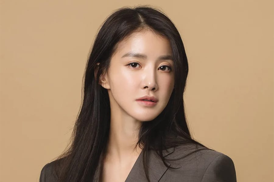 Lee Si Young In Talks To Lead New Drama By 