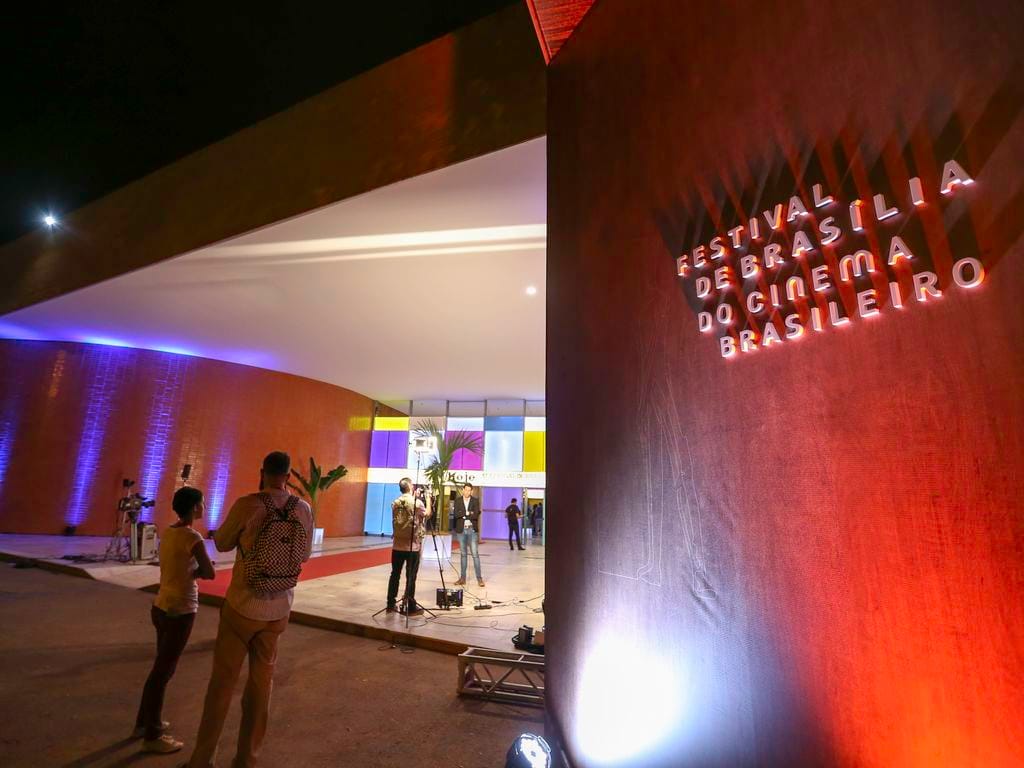 57º Festival de Brasília exibe 79 filmes e homenageia Zezé Motta