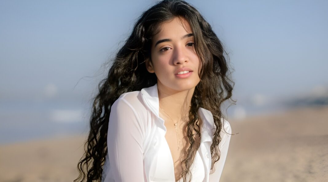 Aarushi Bajaj (Actress) Age, Wiki, Height, Weight, Parents, Boyfriend, Photos and More