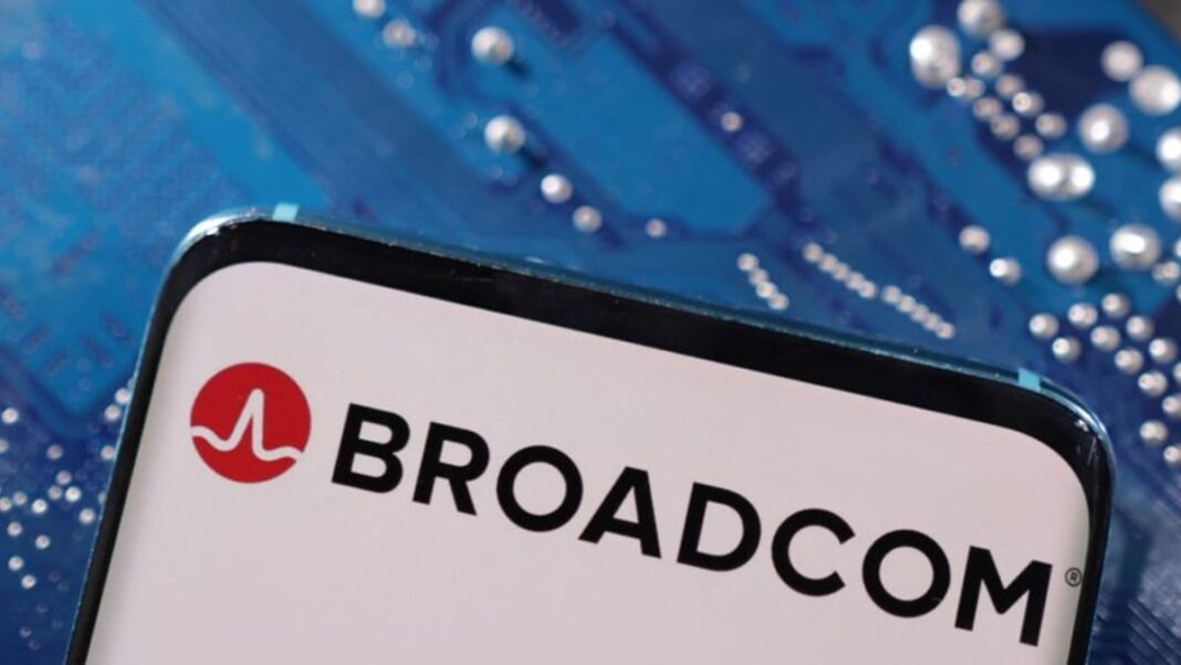 Broadcom forecasts first-quarter revenue above estimates