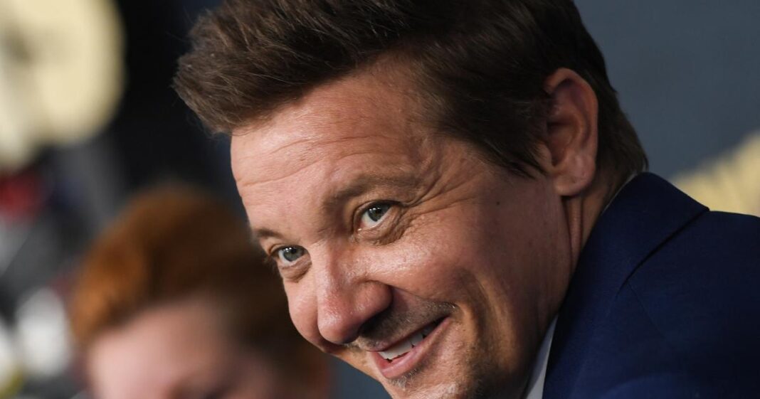 deux ans après son grave accident de dameuse, Jeremy Renner annonce son retour