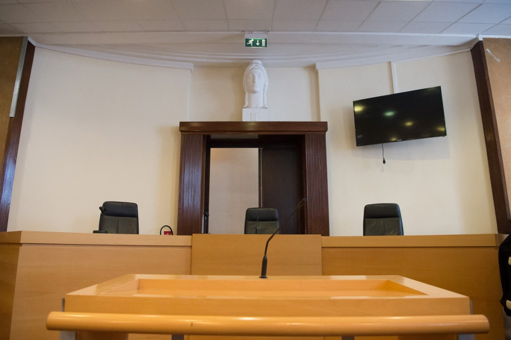 au tribunal de Marseille, l'affaire de la souris mâchée vivante