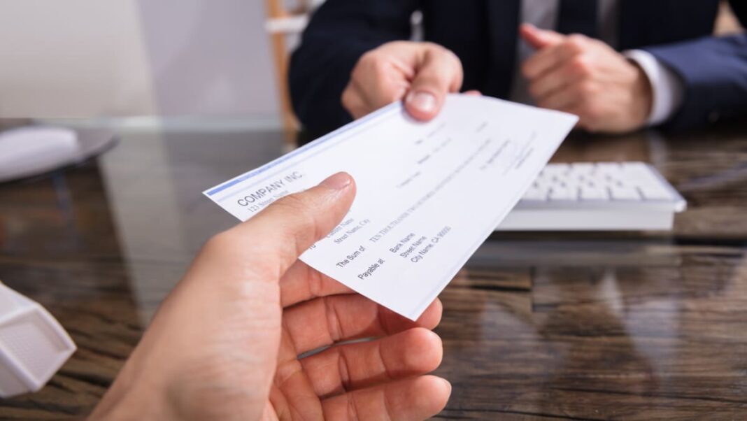 Deadline for banks to cease processing corporate cheques extended to end-2026
