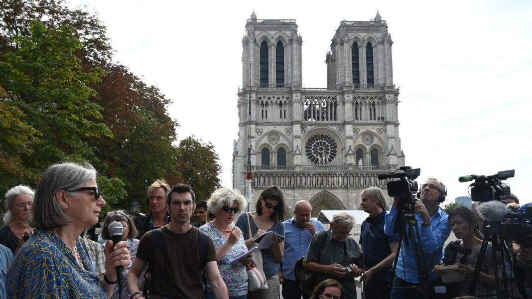 « Reconstruire Notre-Dame de Paris avec du plomb, de la splendeur au désastre »