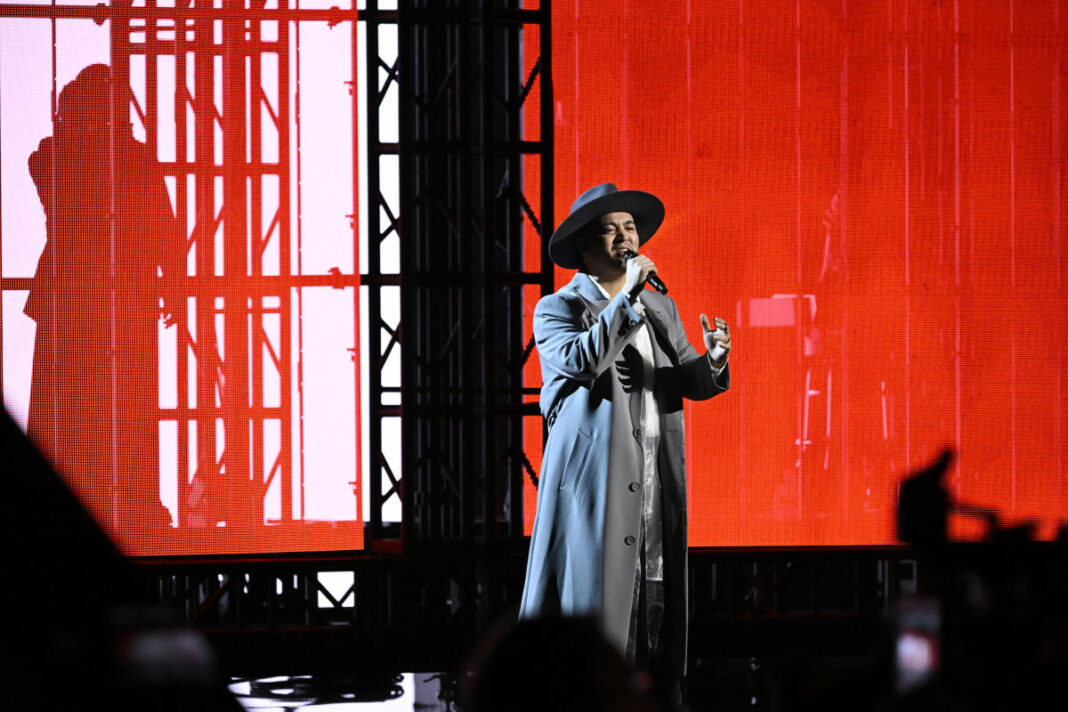 The Top 5 hopefuls perform one last time in Part 1 of the live finale