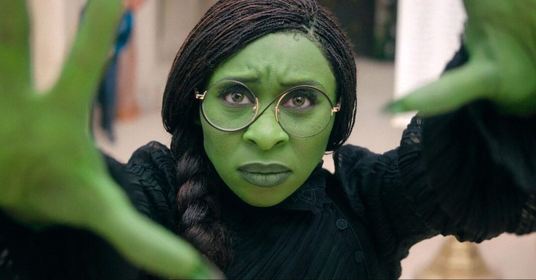 ‘Wicked’ is een pretpark waar alles glinstert en schreeuwt, maar niets echt voelt
