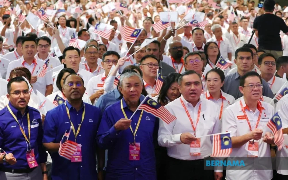 UMNO Tidak Mampu Bertahan Sendiri, Zahid Hamidi Bertaruh Nasib Dengan Pakatan Harapa