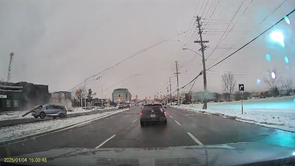 Ottawa crash leaves woman with critical injuries