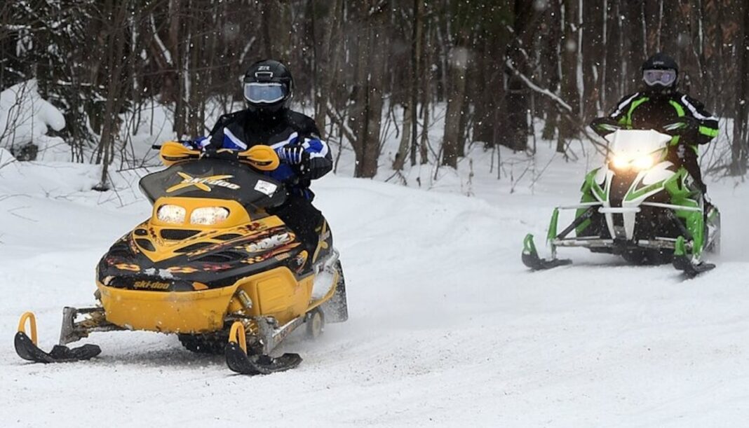 North Country man dies when snowmobile crashes into tree
