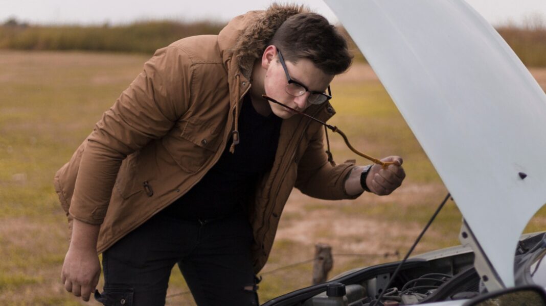 6 Reasons Why Your Engine Oil May Smell Like Gas (And What To Do If It Does)