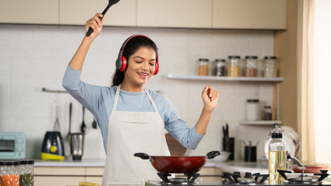 Why Do Headphones Cut Out When You Use A Microwave?