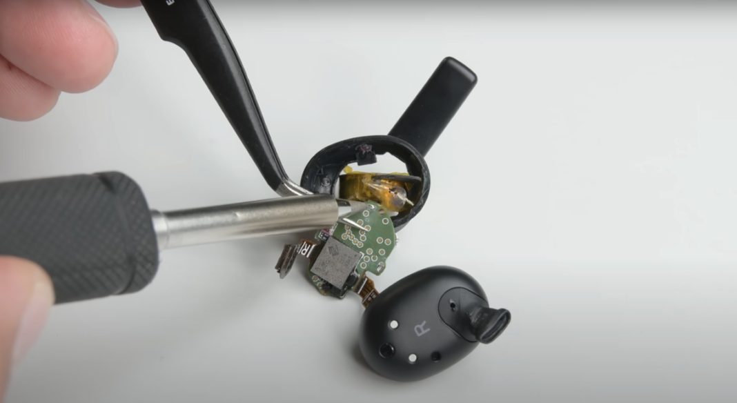 Bang & Olufsen's new earbuds with ‘replaceable batteries’ don’t seem to be very repairable